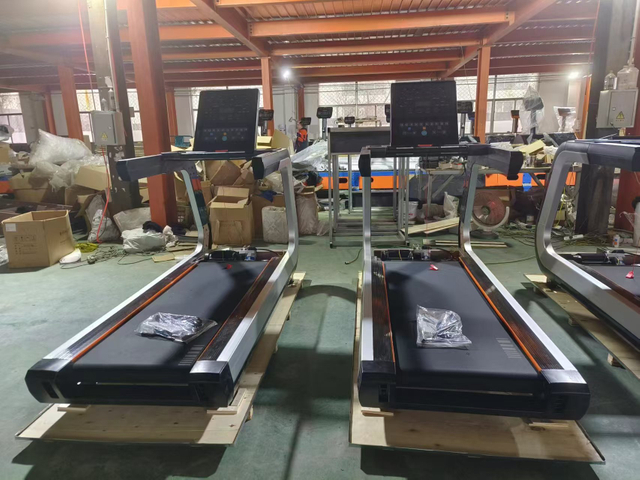 جهاز الجري التجاري MND-CC50A LED | محرك 3 حصان، تصميم مدمج | اللياقة البدنية MND